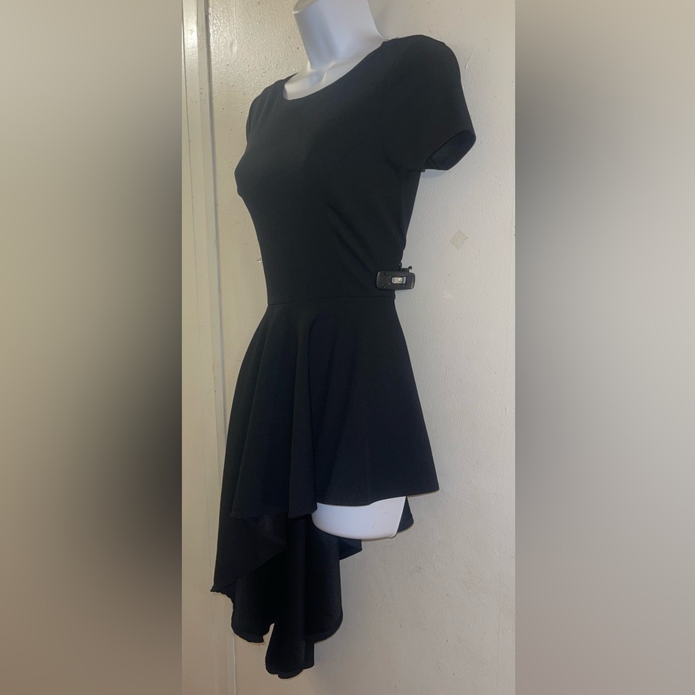 Elegant Black Asymmetrical Top - Picture 2 of 4